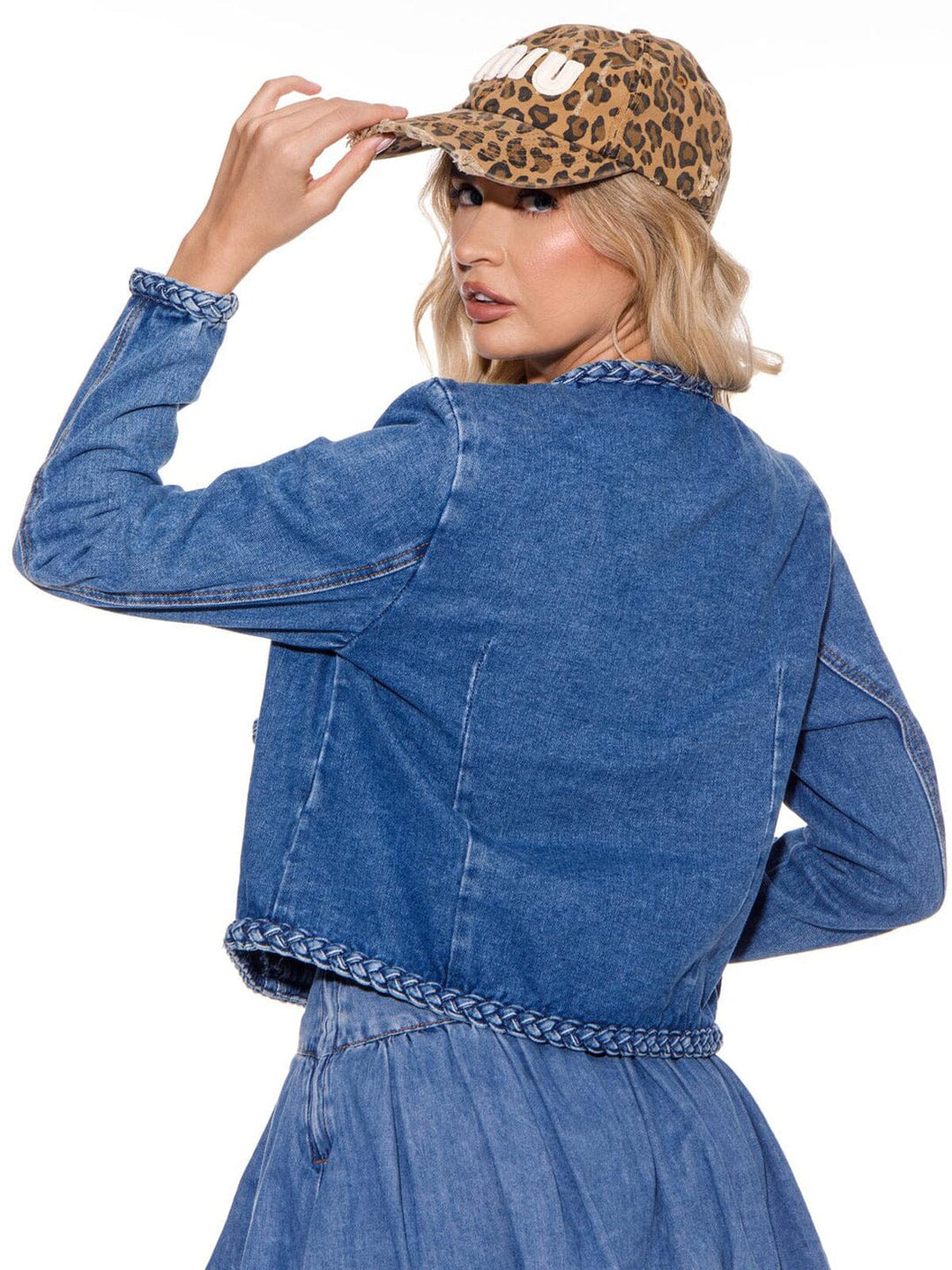 WOMEN'S LONG SLEEVE BUTTON CLOSURE FRONT POCKETS TRIM DETAILED DENIM JACKET