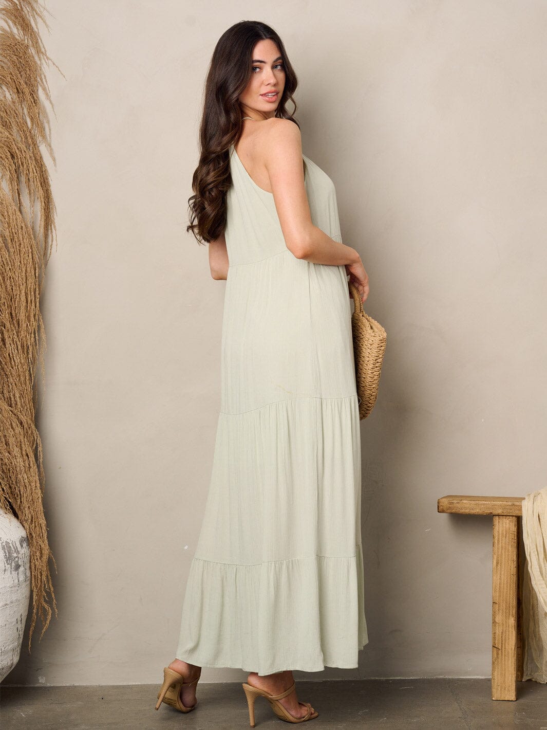 WOMEN'S SLEEVELESS HALTER NECK TIERED MAXI DRESS