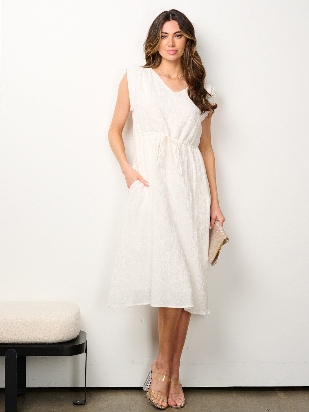 WOMEN'S SLEEVELESS V-NECK POCKETS ELASTIC WAIST MIDI DRESS