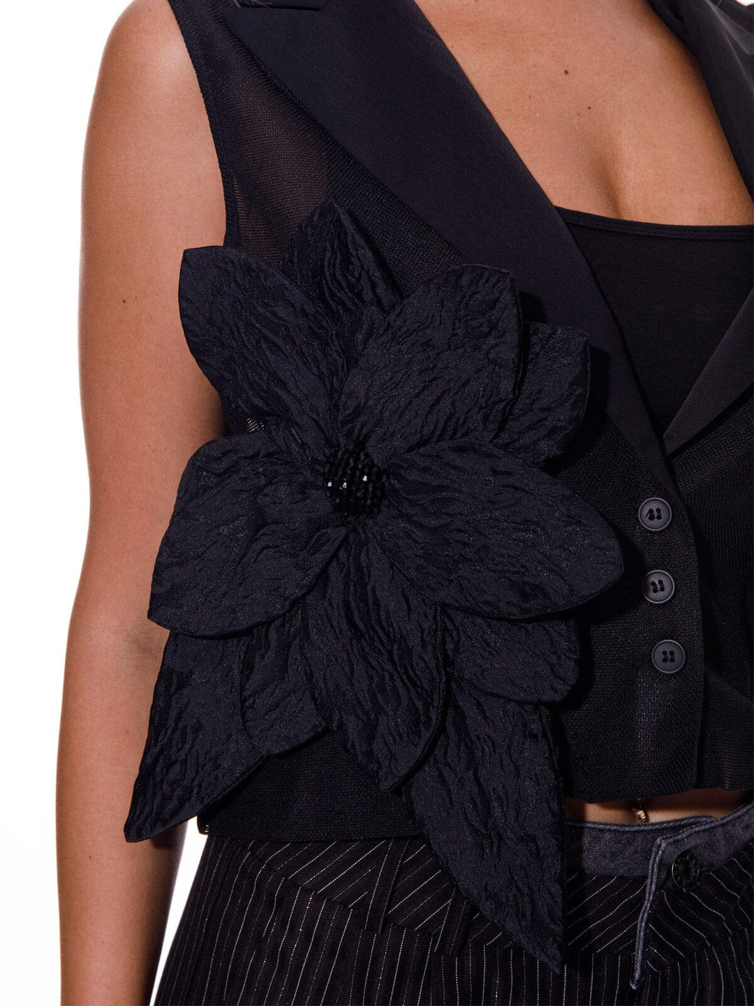 WOMEN'S SLEEVELESS BUTTON CLOSURE FRONT DETAILED MESH VEST