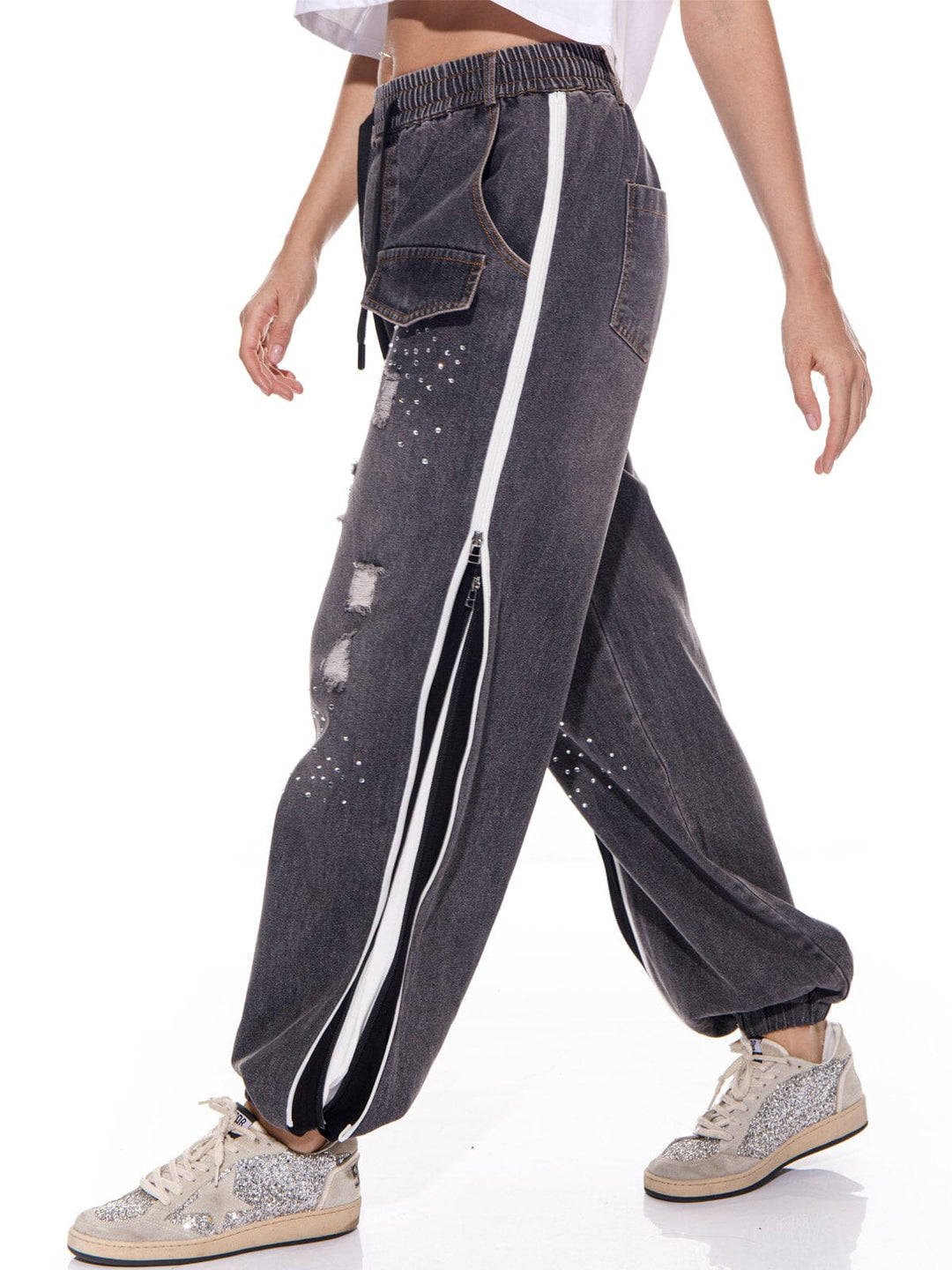 WOMEN'S ELASTIC WAIST STUDS FRONT POCKETS WASHED JOGGER DENIM PANTS