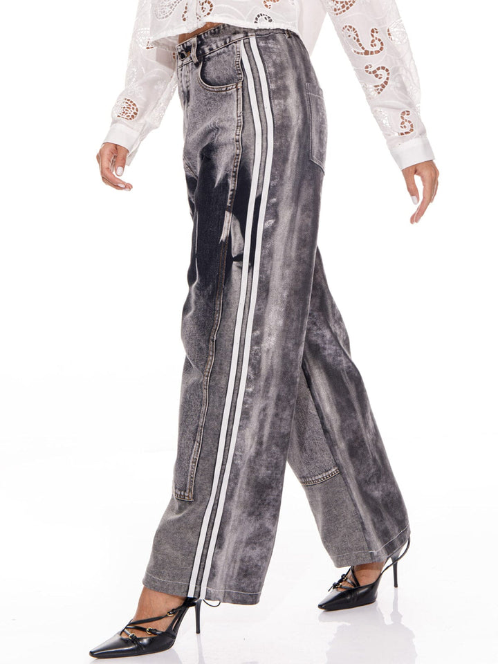 WOMEN'S BUTTON CLOSURE POCKETS WASHED STRAIGHT LEG DENIM PANTS