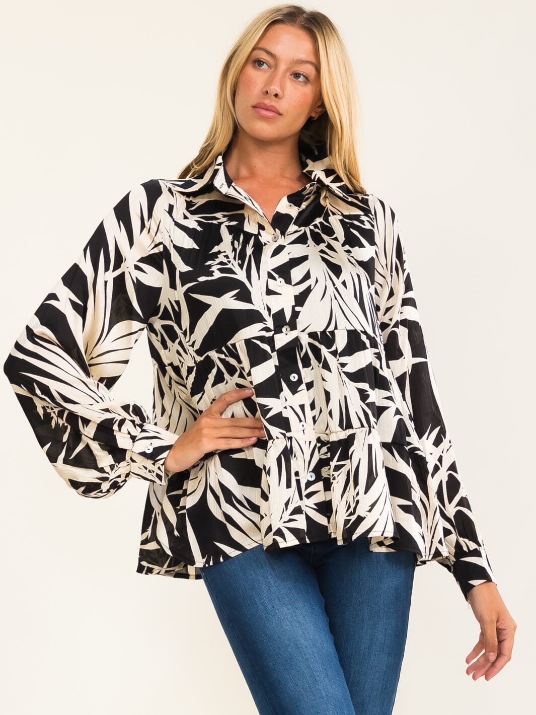 ENTRO WOMEN'S LONG SLEEVE V-NECK BUTTON UP TIERED MULTI PRINT BLOUSE