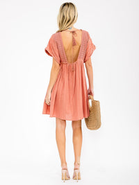 WOMEN'S SHORT SLEEVE V-NECK FRONT POCKETS OPEN BACK MINI DRESS