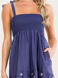 WOMEN'S SLEEVELESS SMOCK FRONT POCKETS FLORAL EMBROIDERY MAXI DRESS