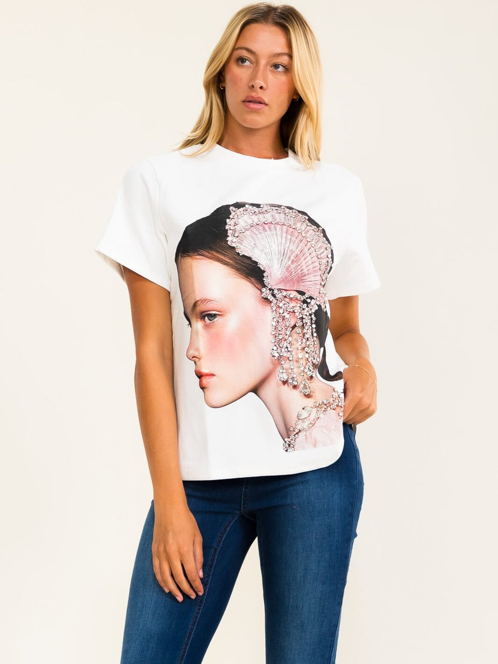 WOMEN'S SHORT SLEEVE GRAPHIC STUDS SHIRT