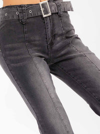 WOMEN'S BUTTON CLOSURE BELTED POCKETS WASHED DENIM BELL LEG PANTS