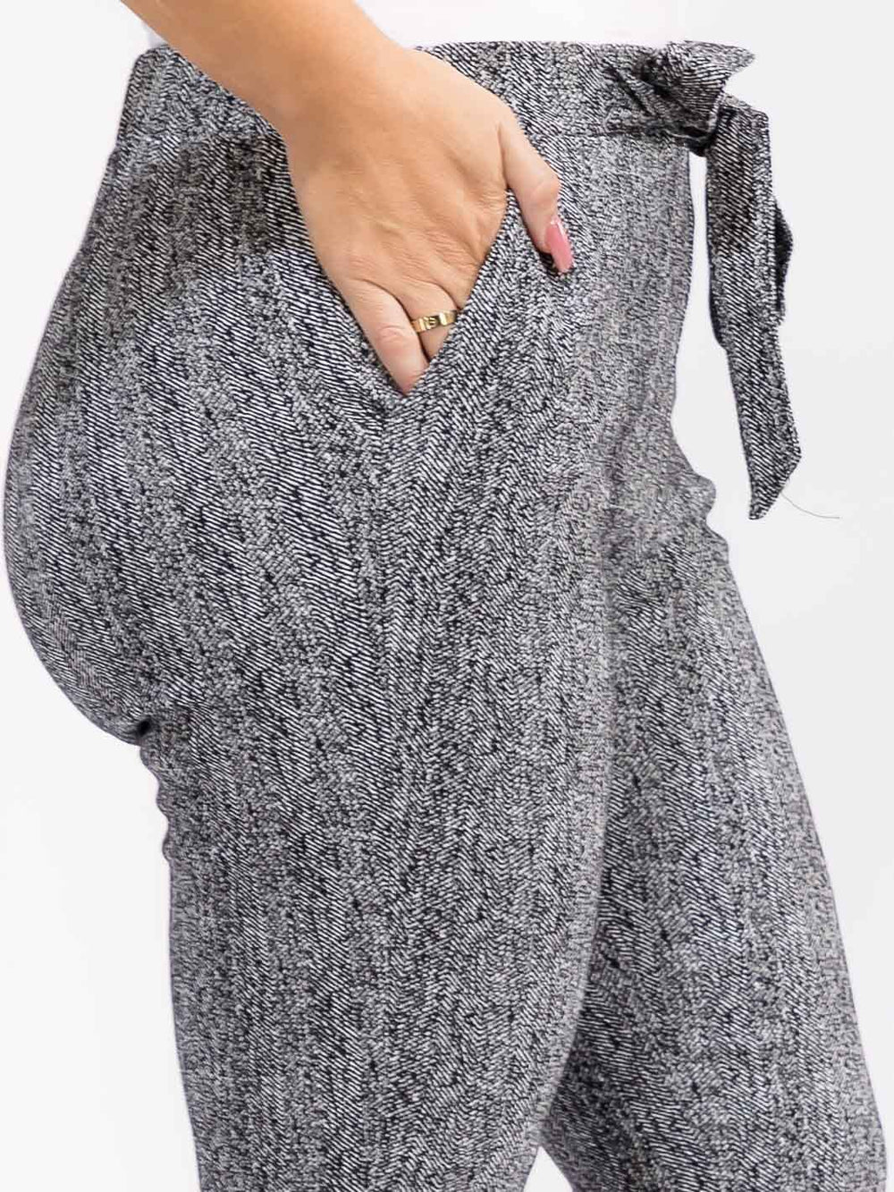 PLUS SIZE ELASTIC WAIST POCKETS SELF TIE SKINNY LEG PANTS