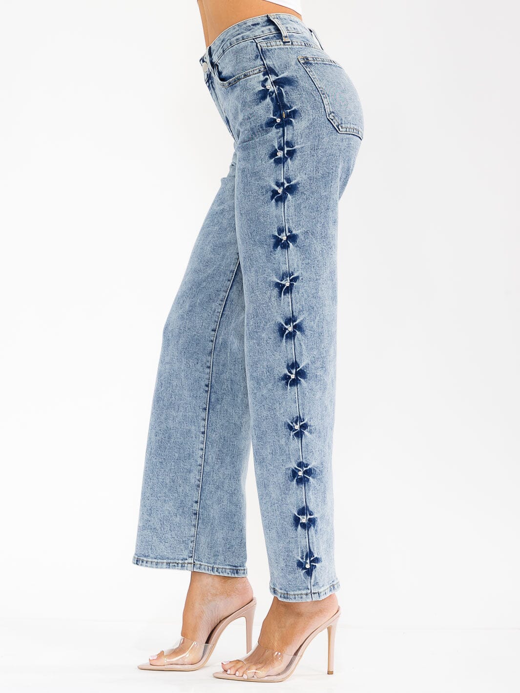 WOMEN'S BUTTON CLOSURE POCKETS WASHED DENIM STUDS DETAILED WIDE LEG PANTS