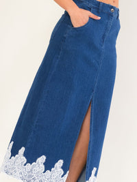 WOMEN'S BUTTON CLOSURE FRONT SLIT POCKETS DENIM LACE MAXI SKIRT