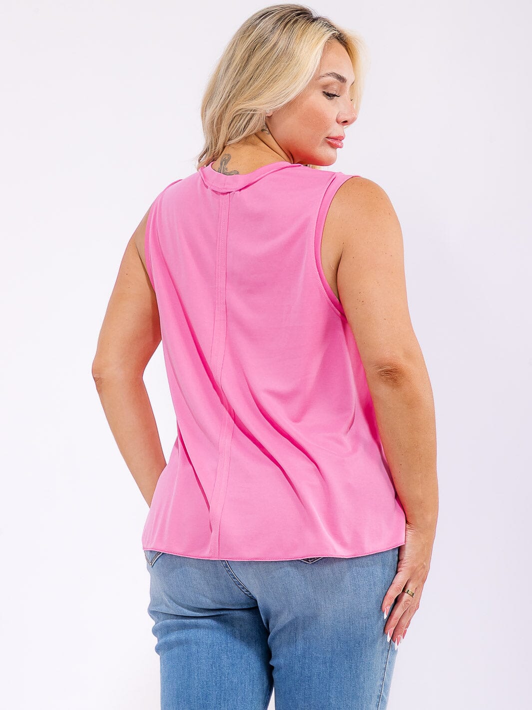 PLUS SIZE SLEEVELESS BASIC TANK TOP