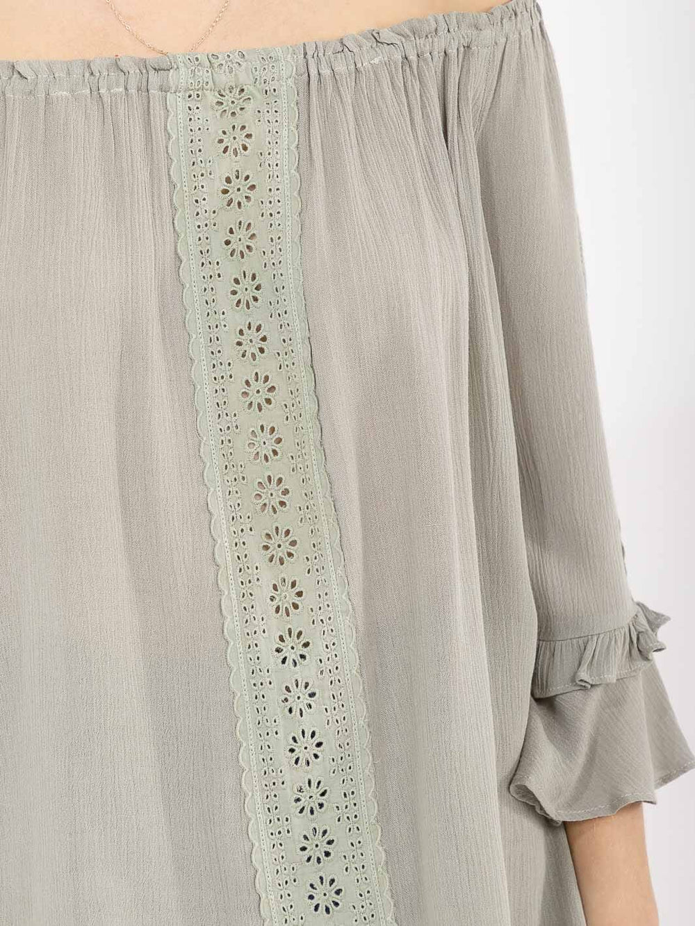 WOMEN'S 3/4 RUFFLE SLEEVE EYELET DETAILED BLOUSE