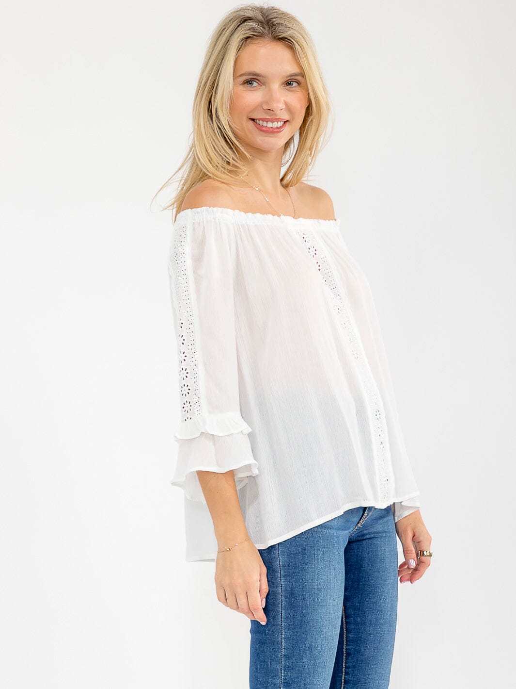WOMEN'S 3/4 RUFFLE SLEEVE EYELET DETAILED BLOUSE