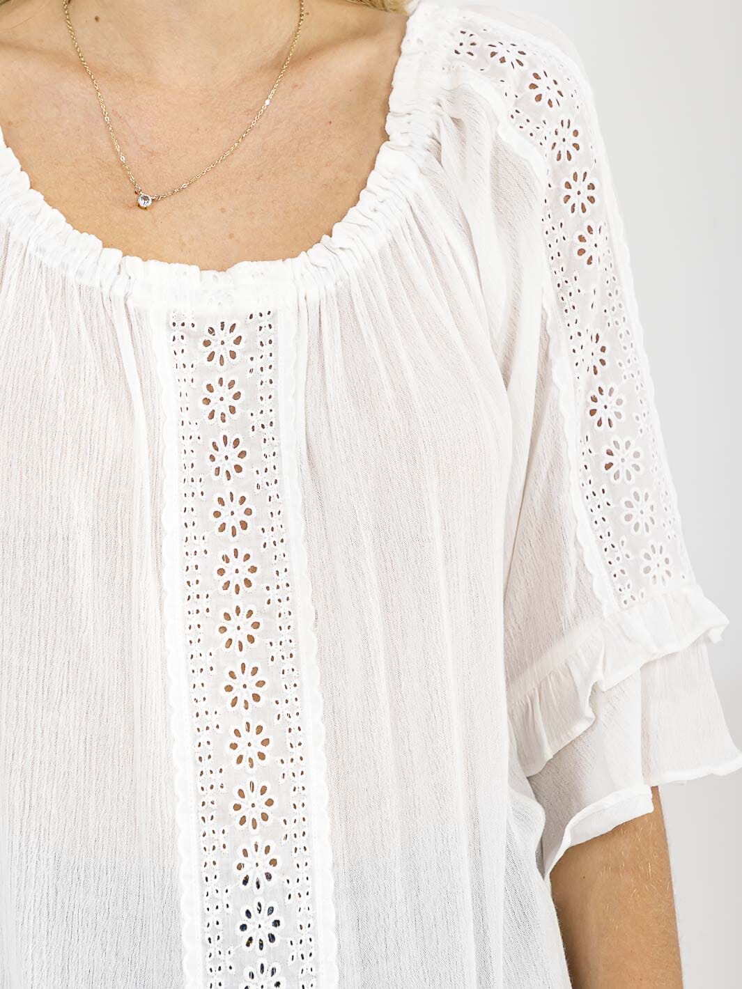 WOMEN'S 3/4 RUFFLE SLEEVE EYELET DETAILED BLOUSE