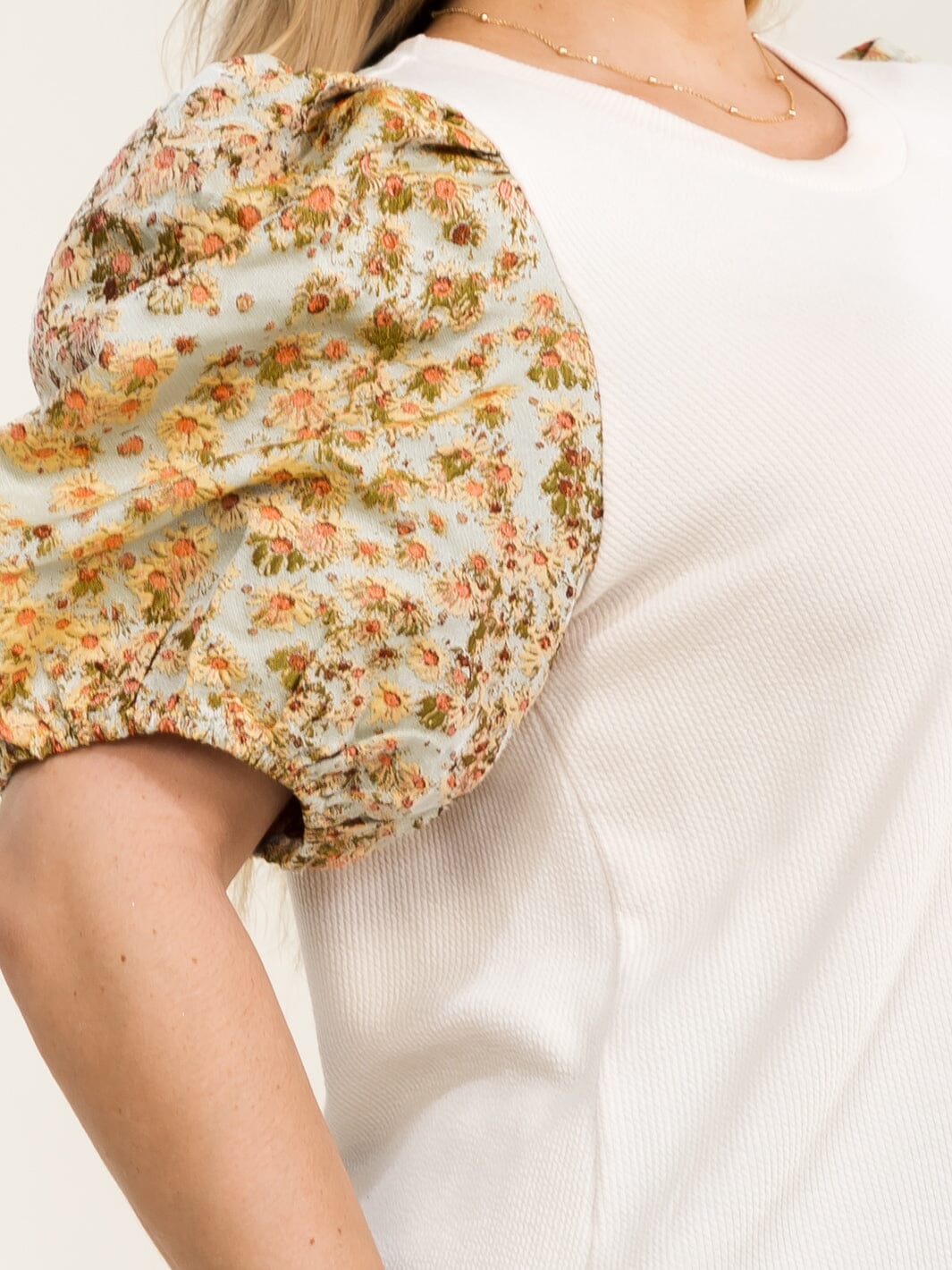 PLUS SIZE SHORT PUFF SLEEVE FLORAL CONTRAST BLOUSE