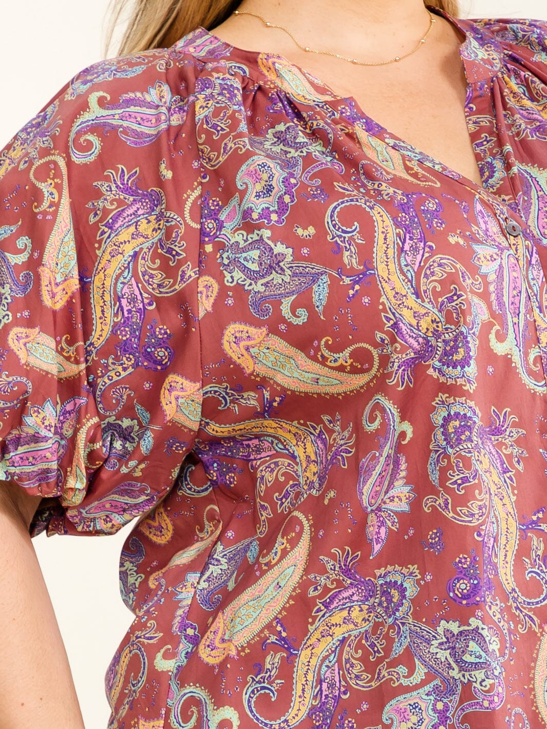 PLUS SIZE SHORT PUFF SLEEVE V-NECK MULTI PRINT BLOUSE