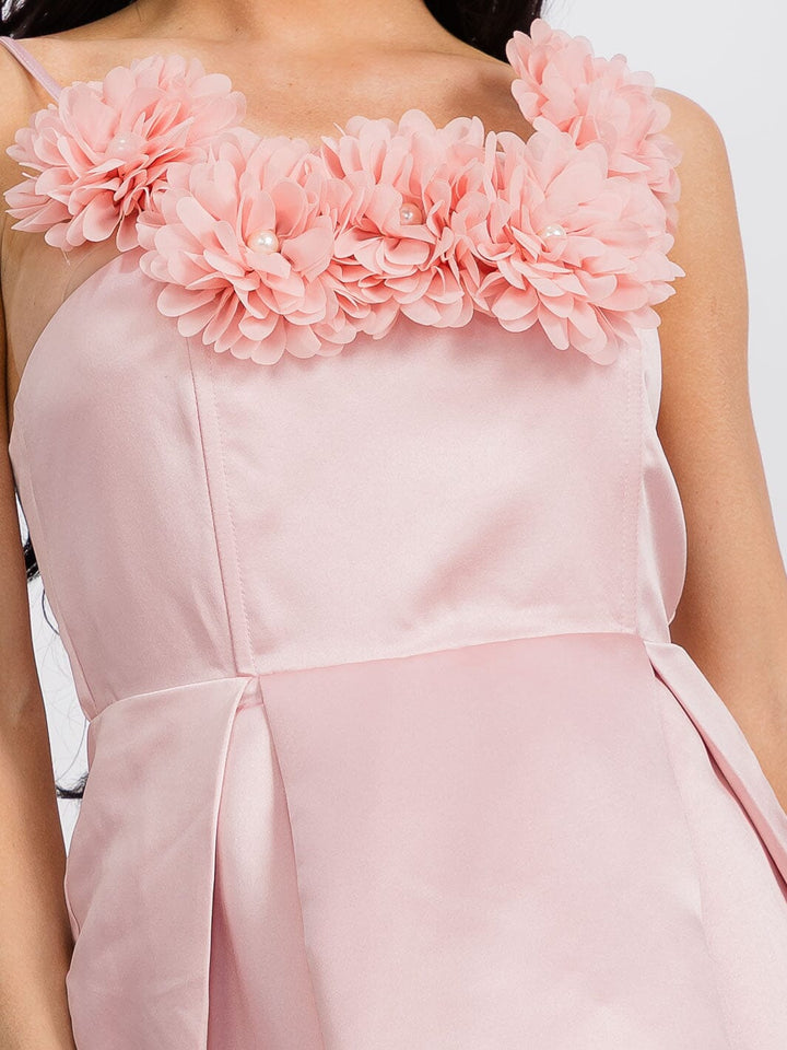 WOMEN'S SLEEVELESS FLOWER DETAILED PLEATED MINI DRESS