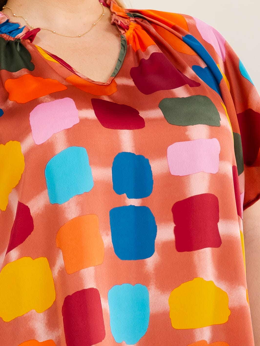PLUS SIZE SHORT SLEEVE V-NECK MULTI PRINT BLOUSE