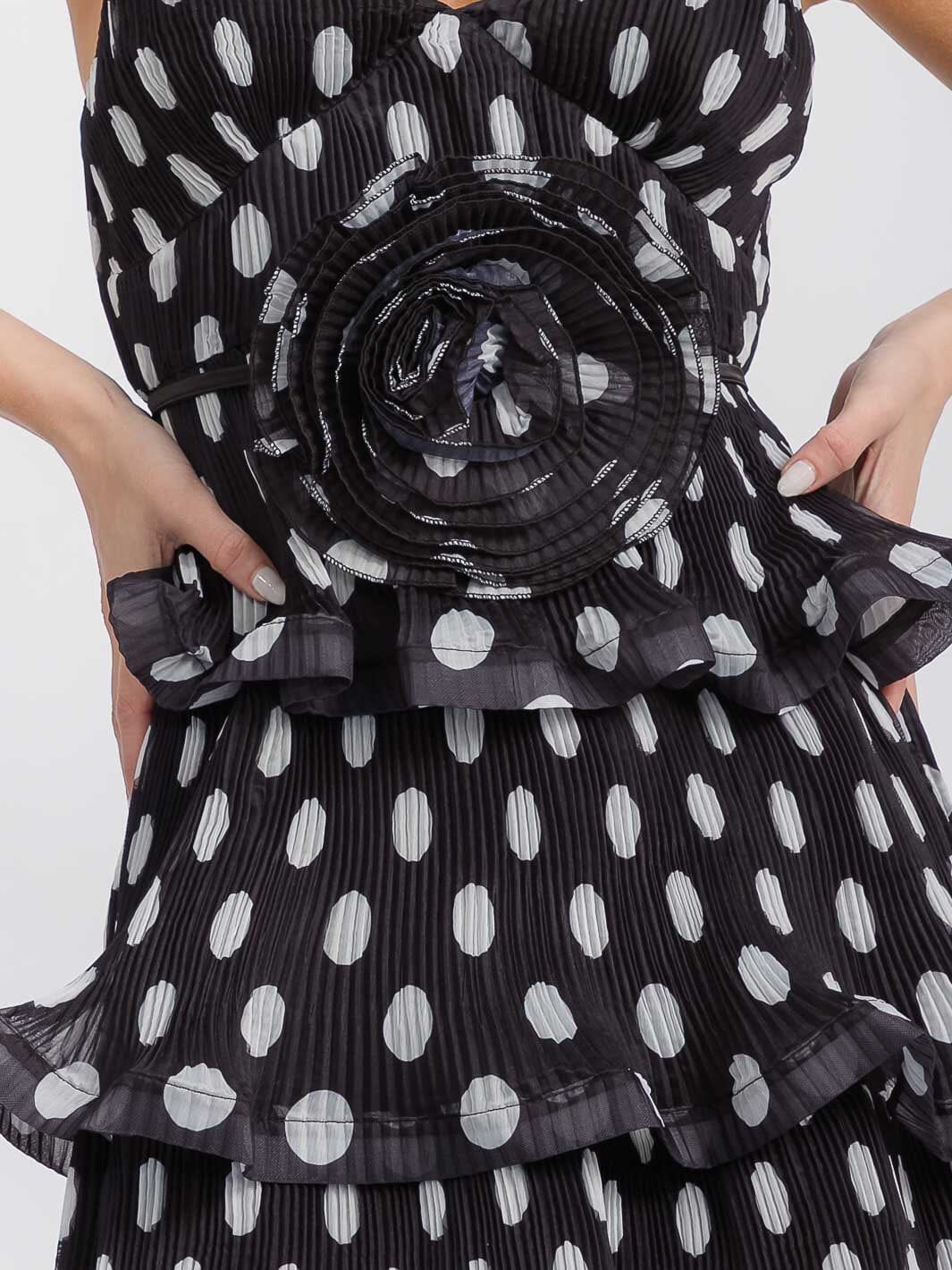 WOMEN'S SLEEVELESS V-NECK TIERED FLOWER DETAILED POLKA DOTS MIDI DRESS