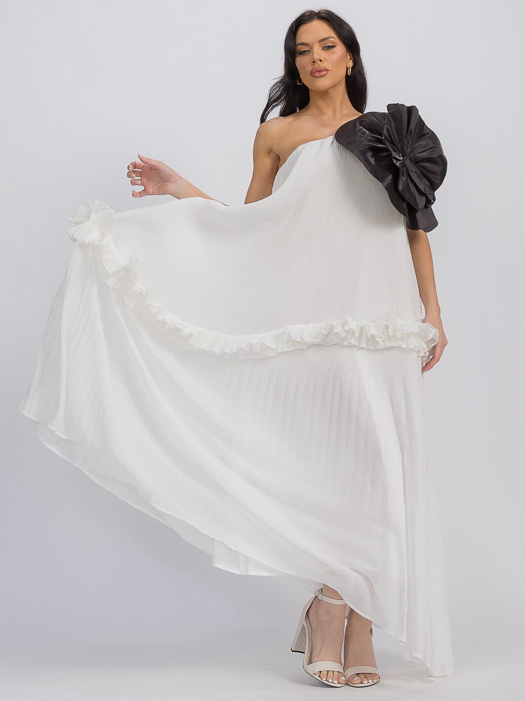 WOMEN'S SLEEVELESS ONE SHOULDER TIERED FLOWER DETAILED MAXI DRESS