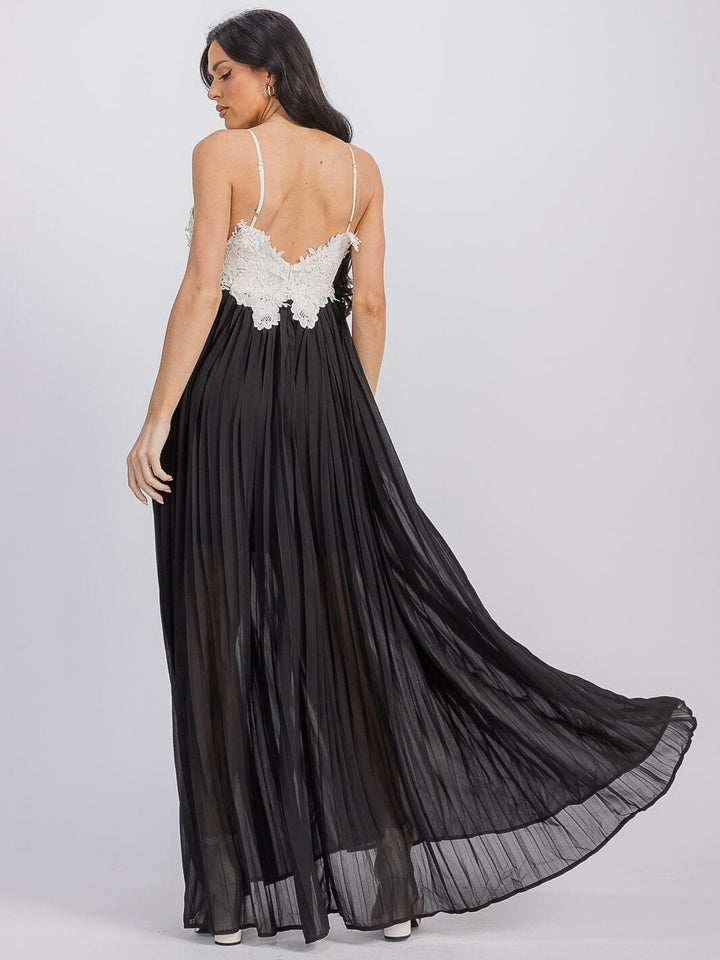 WOMEN'S SLEEVELESS OPEN BACK FRONT POCKETS CROCHET DETAILED MAXI DRESS