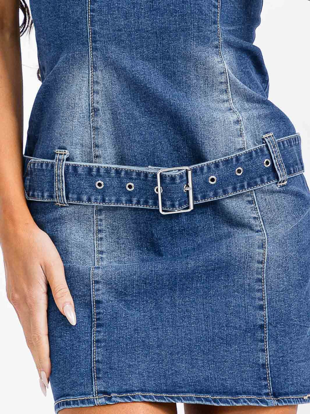 WOMEN'S SLEEVELESS FRONT BELT DETAILED DENIM WASHED MINI DRESS