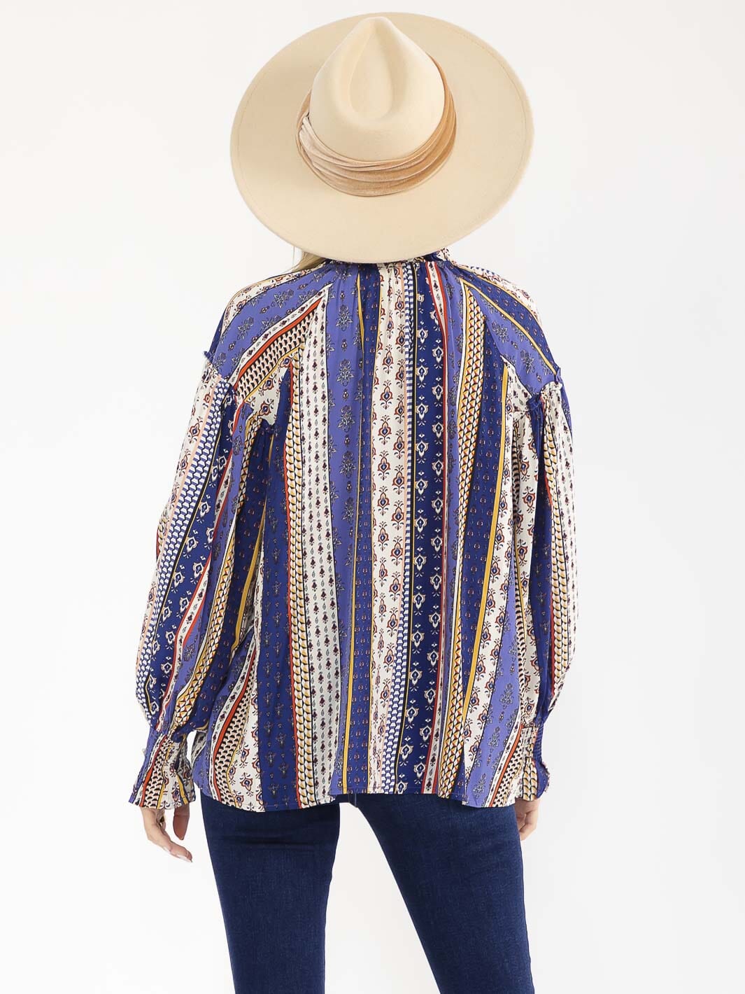 WOMEN'S LONG SLEEVE BUTTON UP V-NECK MULTI PRINT BLOUSE