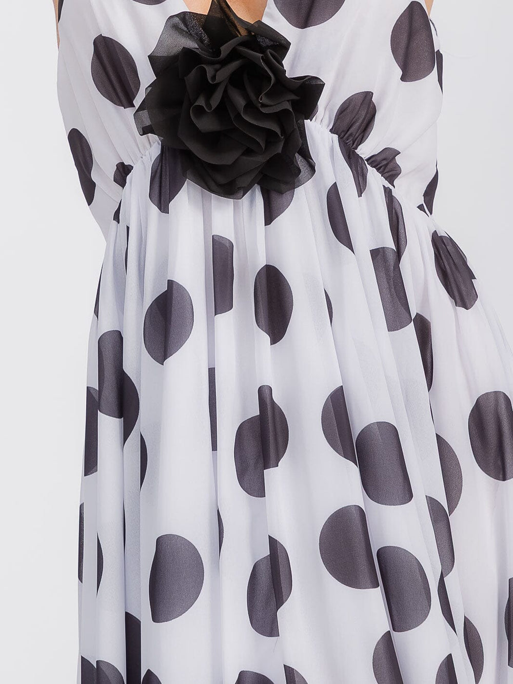 WOMEN'S SLEEVELESS OPEN BACK FLOWER DETAILED POLKA DOTS MAXI DRESS