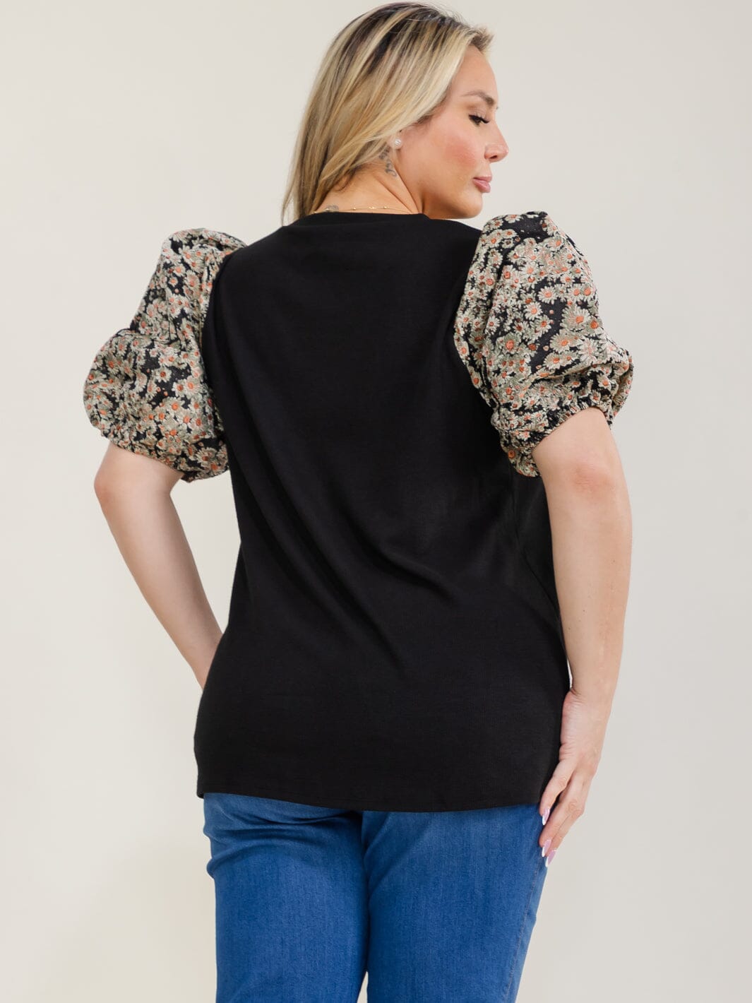 PLUS SIZE SHORT PUFF SLEEVE FLORAL CONTRAST BLOUSE