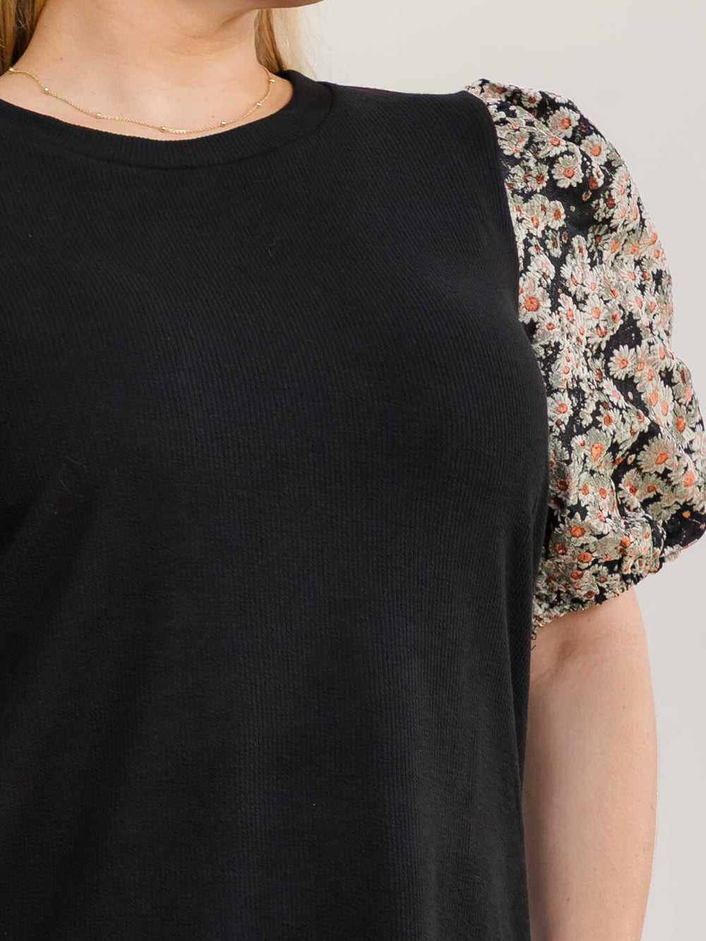 PLUS SIZE SHORT PUFF SLEEVE FLORAL CONTRAST BLOUSE