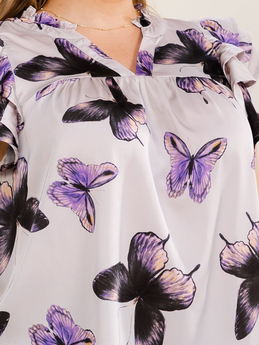 PLUS SIZE SHORT SLEEVE V-NECK RUFFLE BUTTERFLY PRINT BLOUSE