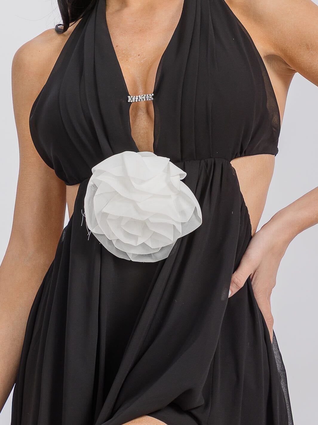 WOMEN'S SLEEVELESS OPEN BACK FLOWER DETAILED MAXI DRESS