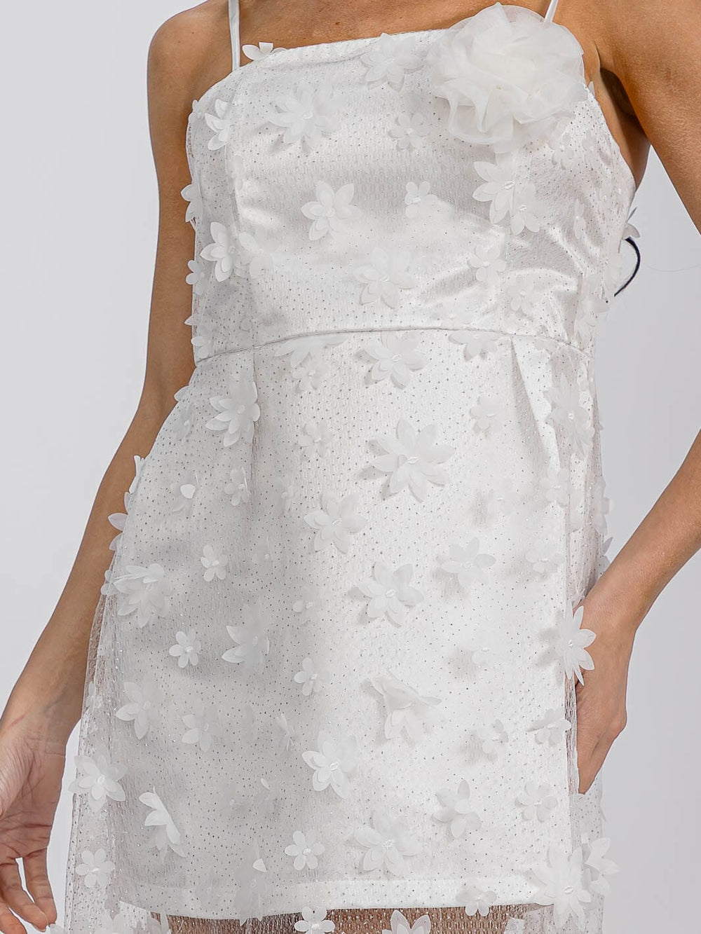 WOMEN'S SLEEVELESS FLOWER MESH DETAILED MAXI DRESS