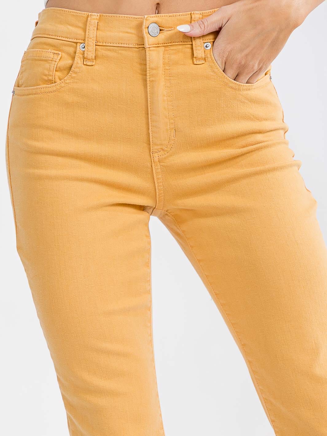 WOMEN'S BUTTON CLOSURE POCKETS RAW EDGE STRAIGHT LEG DENIM PANTS