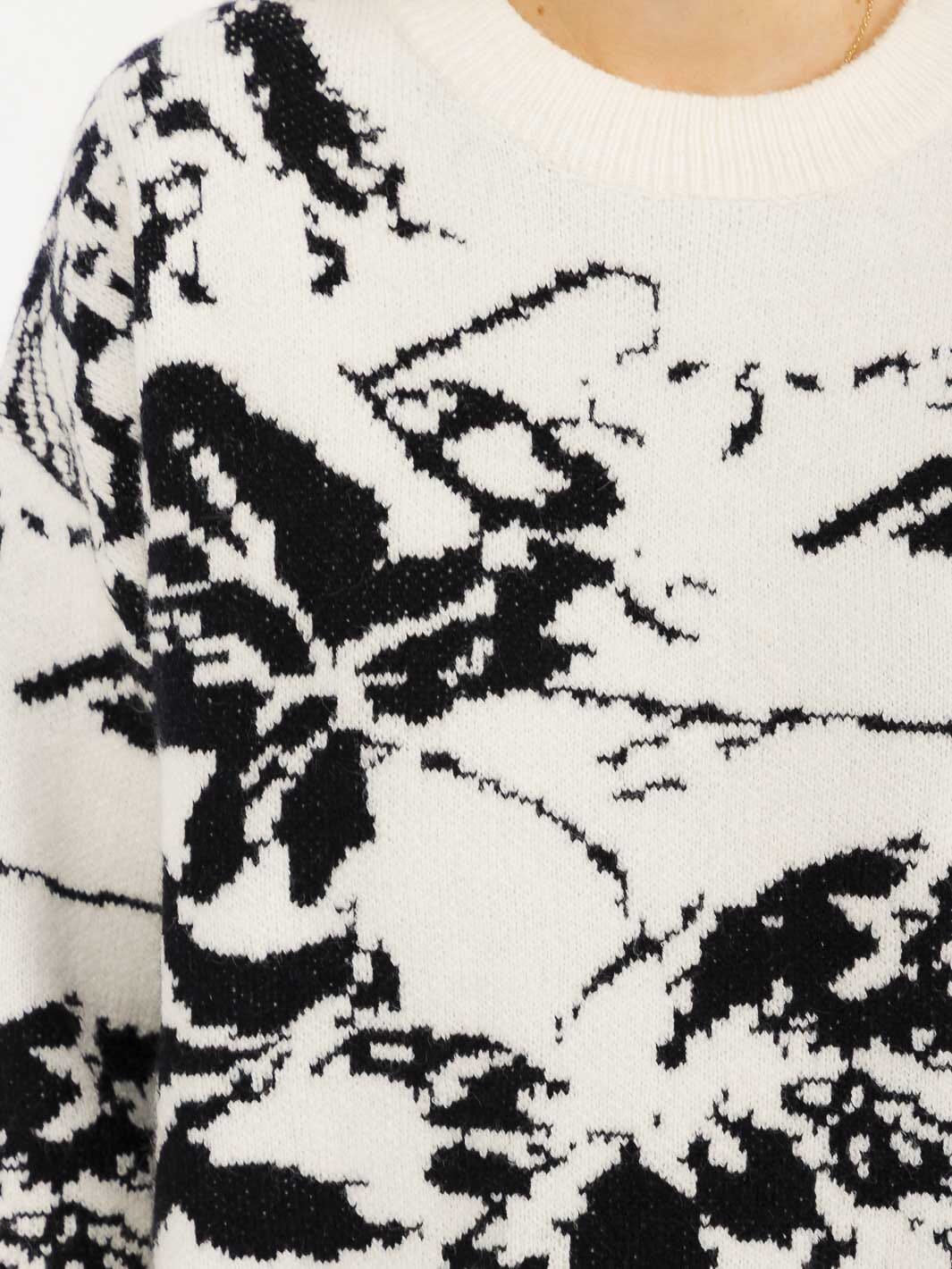 WOMEN'S LONG SLEEVE MULTI PRINT PULLOVER SWEATER
