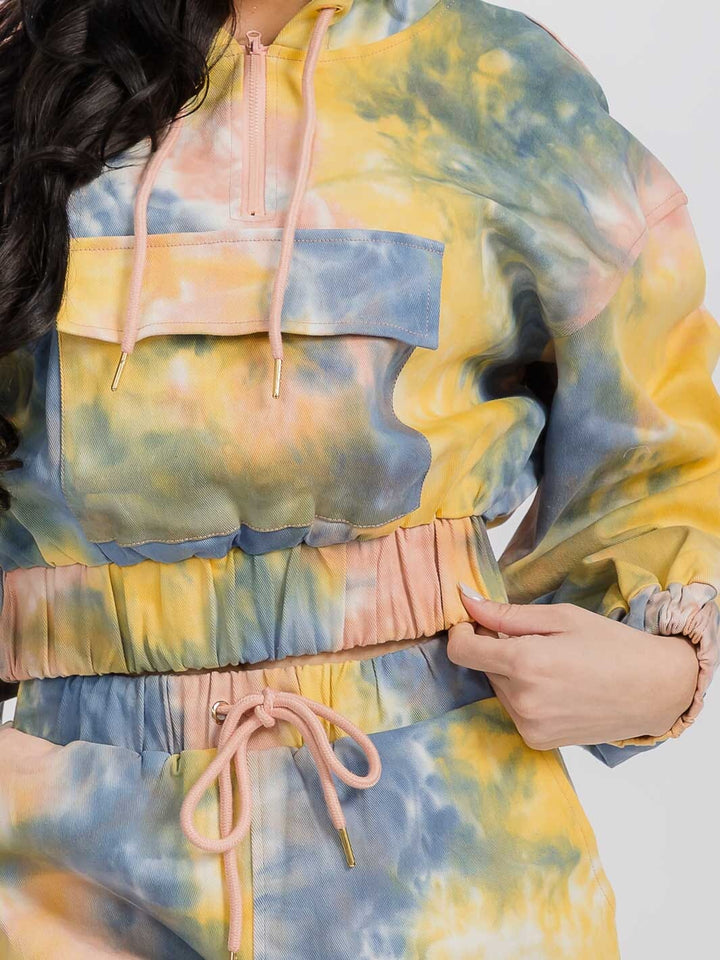 WOMEN'S HOODED SWEATER & ELASTIC WAIST SHORTS TIE DYE 2PC SET.