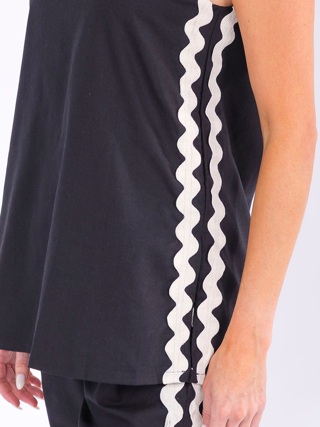 WOMEN'S SLEEVELESS TOP & WIDE LEG PANTS TRIM DETAILED 2PC. SET