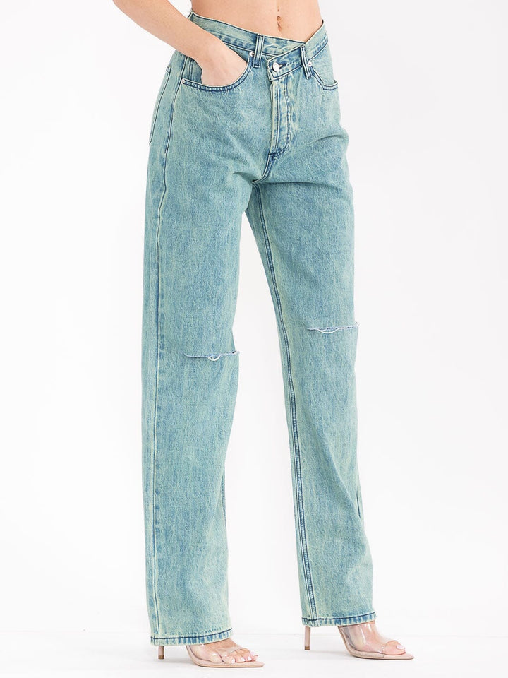 WOMEN'S BUTTON CLOSURE POCKETS WASHED WIDE LEG DISTRESS DENIM PANTS