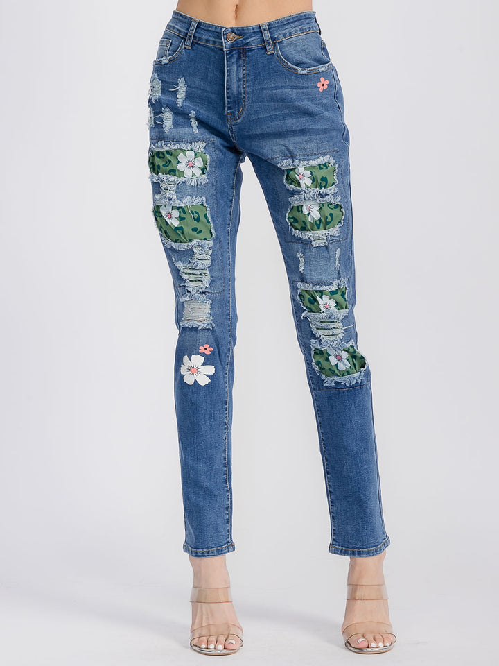 WOMEN'S BUTTON CLOSURE FLORAL DISTRESS DENIM PANTS