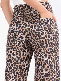 WOMEN'S BUTTON CLOSURE BACK POCKETS WIDE LEG ANIMAL PRINT PANTS