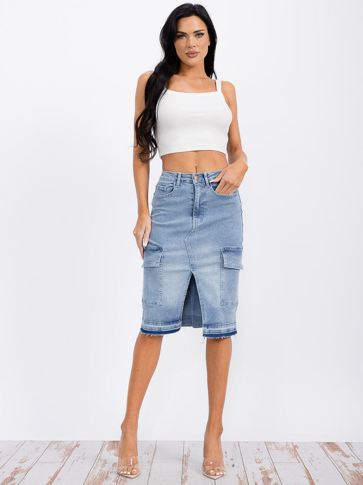 WOMEN'S BUTTON CLOSURE FRONT SLIT CARGO POCKETS WASHED DENIM MIDI SKIRT