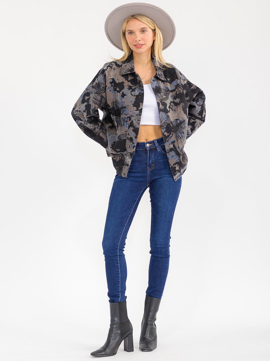 WOMEN'S LONG SLEEVE BUTTON CLOSURE FRONT POCKETS PRINT DENIM JACKET