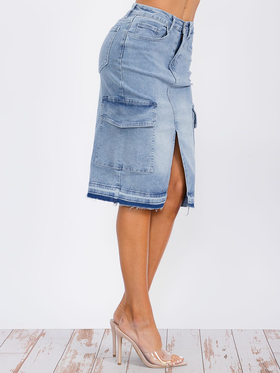 WOMEN'S BUTTON CLOSURE FRONT SLIT CARGO POCKETS WASHED DENIM MIDI SKIRT