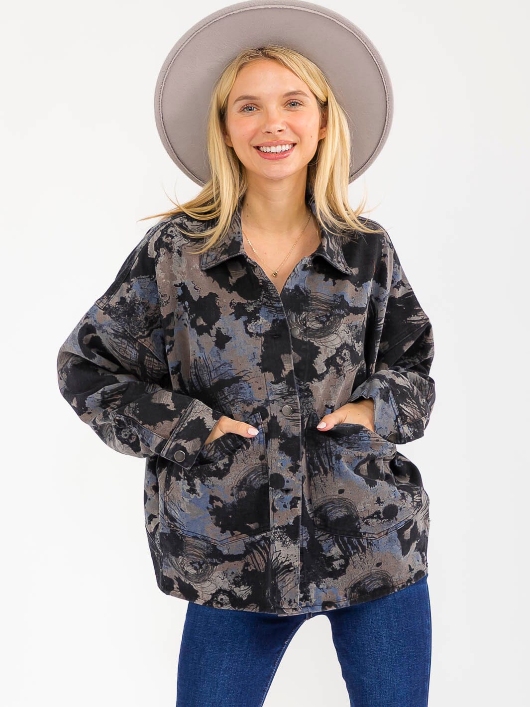 WOMEN'S LONG SLEEVE BUTTON CLOSURE FRONT POCKETS PRINT DENIM JACKET