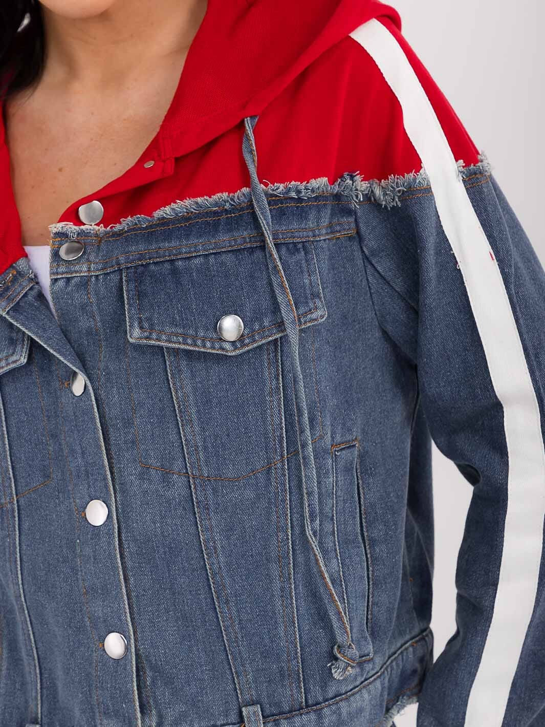 WOMEN'S LONG SLEEVE BUTTON CLOSURE FRONT POCKETS HOODED DENIM CONTRAST JACKET