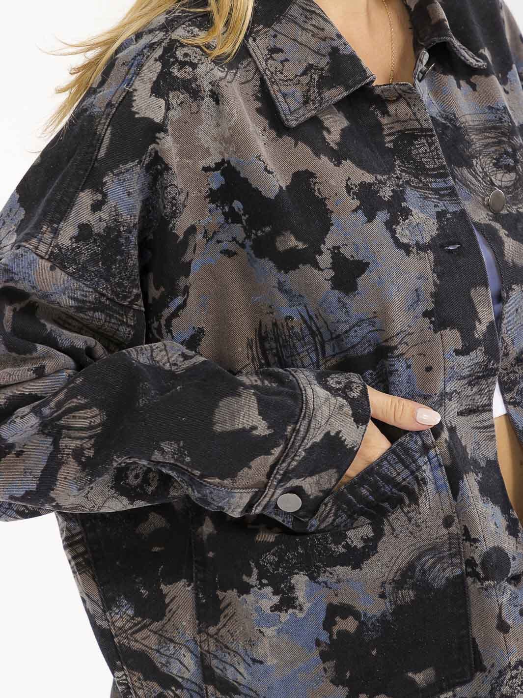 WOMEN'S LONG SLEEVE BUTTON CLOSURE FRONT POCKETS PRINT DENIM JACKET