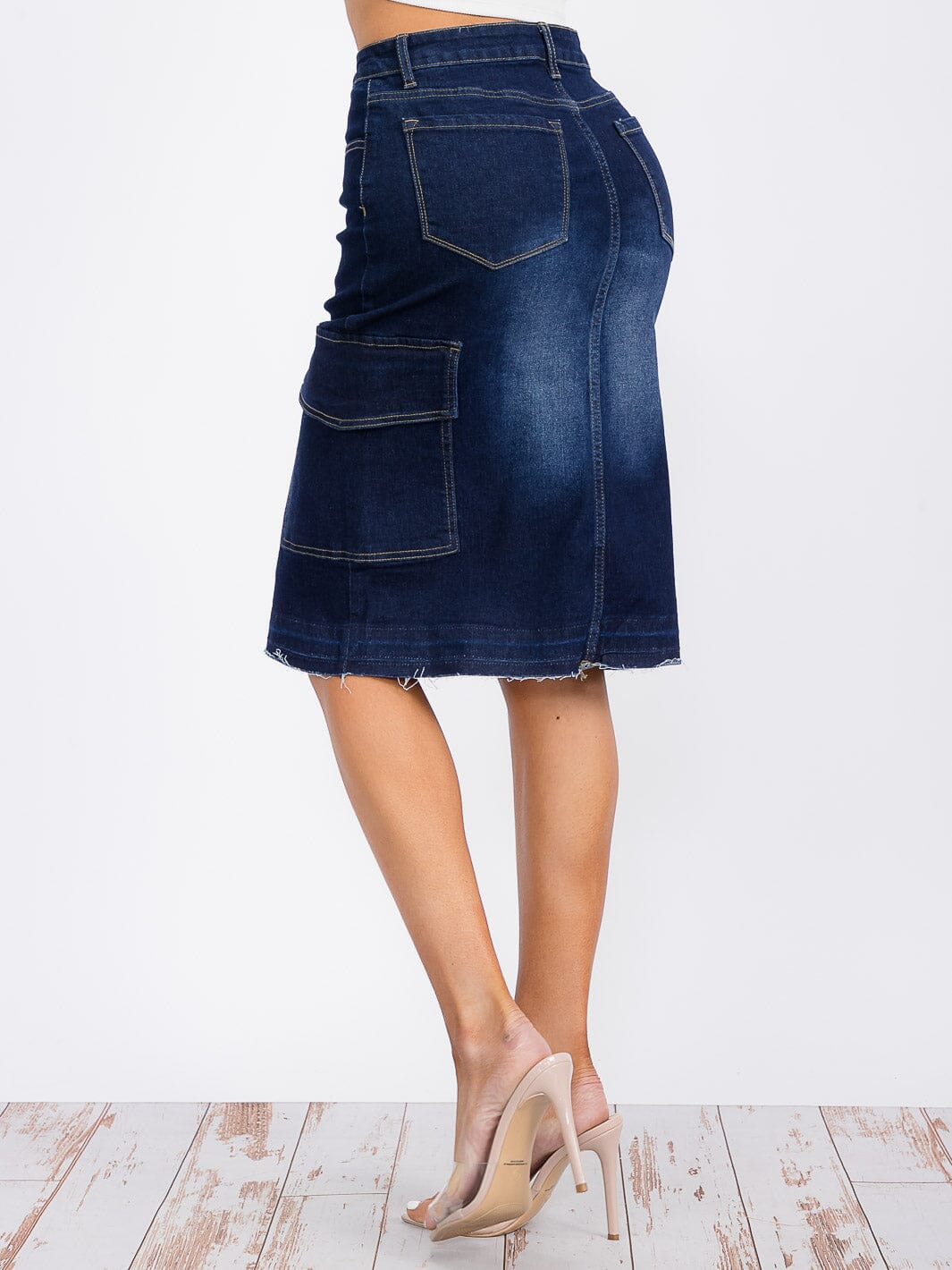 WOMEN'S BUTTON CLOSURE FRONT SLIT CARGO POCKETS WASHED DENIM MIDI SKIRT