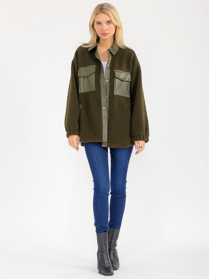 WOMEN'S LONG SLEEVE BUTTON CLOSURE FRONT POCKETS SHERPA PU CONTRAST JACKET