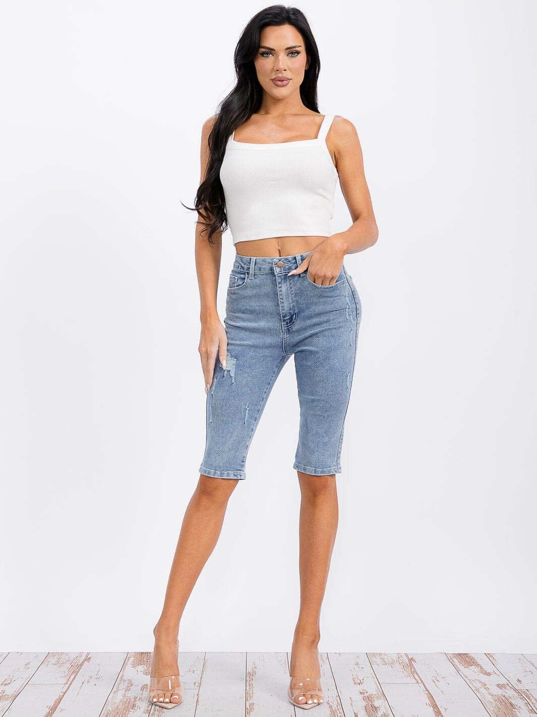 WOMEN'S BUTTON CLOSURE POCKETS DISTRESS DENIM BERMUDA SHORT