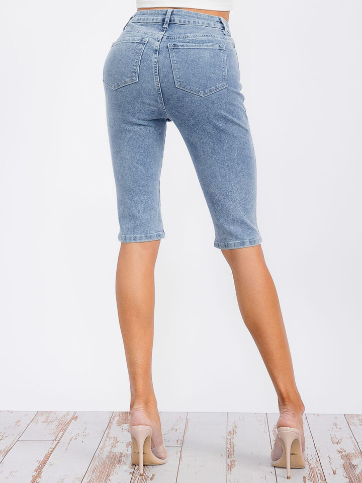 WOMEN'S BUTTON CLOSURE POCKETS DISTRESS DENIM BERMUDA SHORT